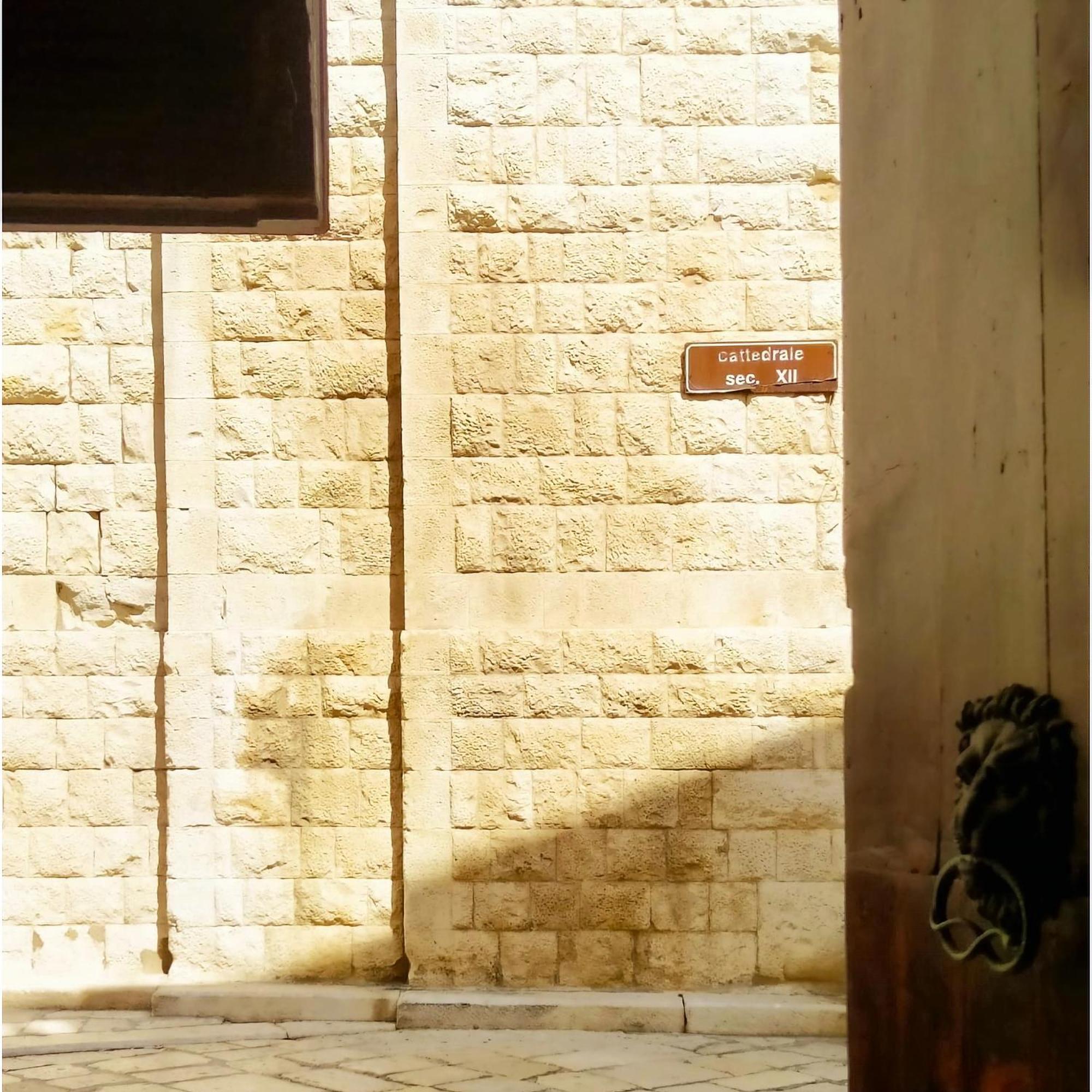 Palazzo Framarino Dei Malatesta - Noble Floor - XIV Century Giovinazzo Luaran gambar