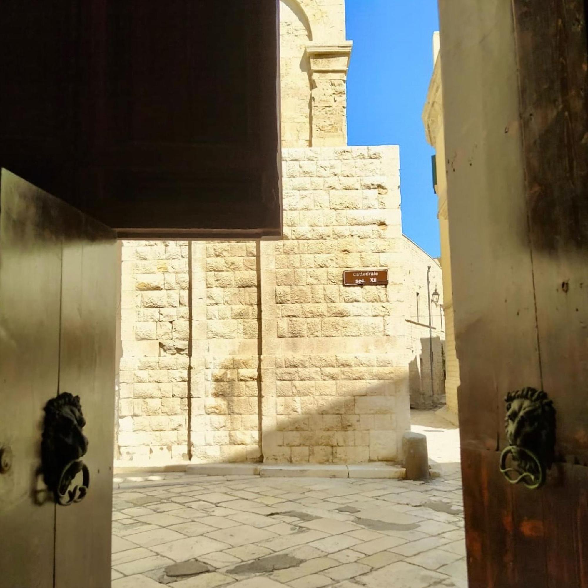 Palazzo Framarino Dei Malatesta - Noble Floor - XIV Century Giovinazzo Luaran gambar