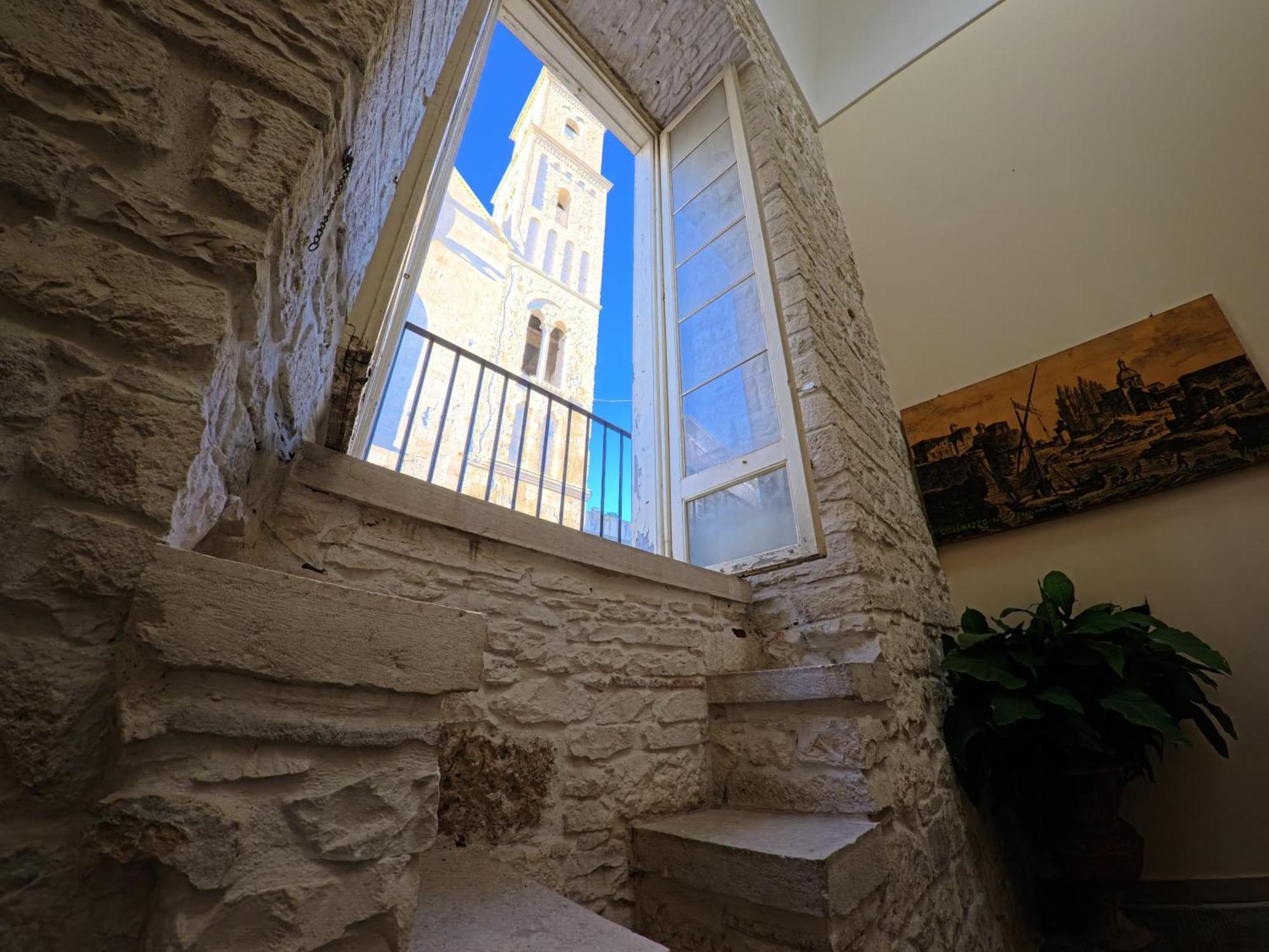 Palazzo Framarino Dei Malatesta - Noble Floor - XIV Century Giovinazzo Luaran gambar