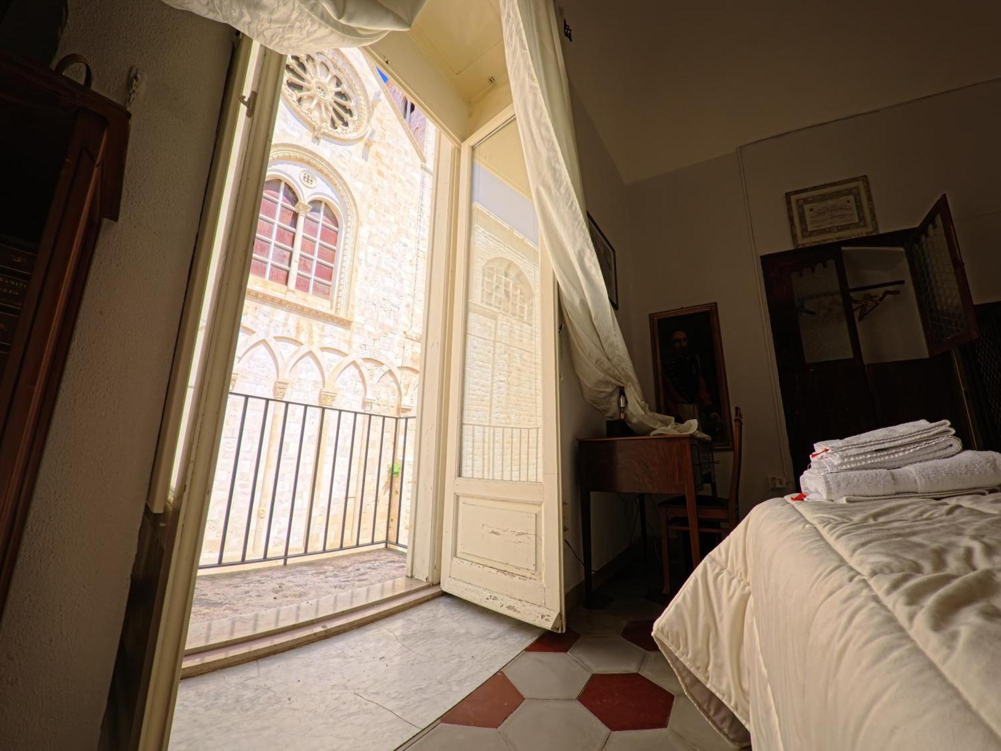 Palazzo Framarino Dei Malatesta - Noble Floor - XIV Century Giovinazzo Luaran gambar