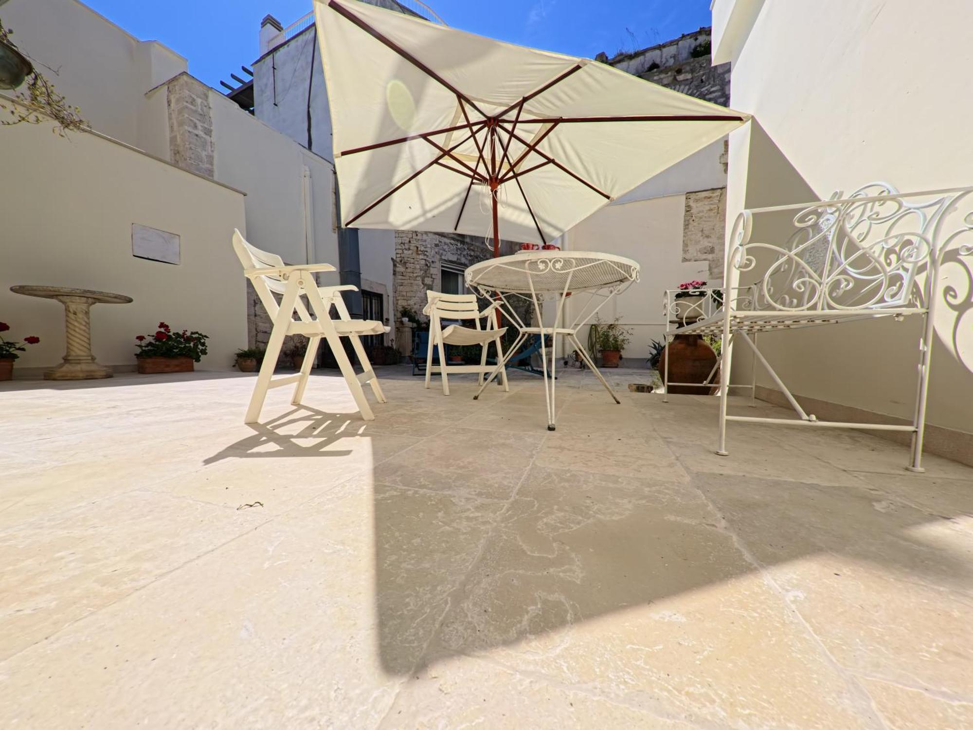 Palazzo Framarino Dei Malatesta - Noble Floor - XIV Century Giovinazzo Luaran gambar