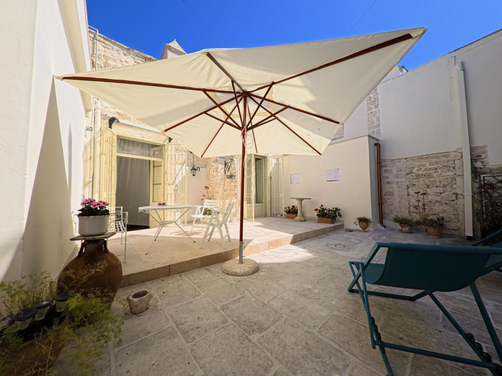 Palazzo Framarino Dei Malatesta - Noble Floor - XIV Century Giovinazzo Luaran gambar