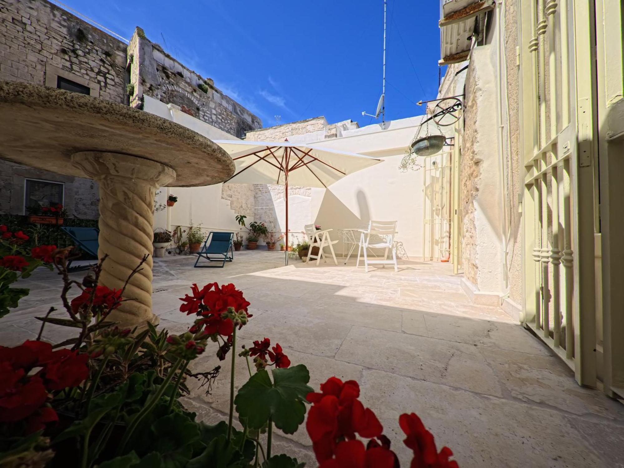 Palazzo Framarino Dei Malatesta - Noble Floor - XIV Century Giovinazzo Luaran gambar