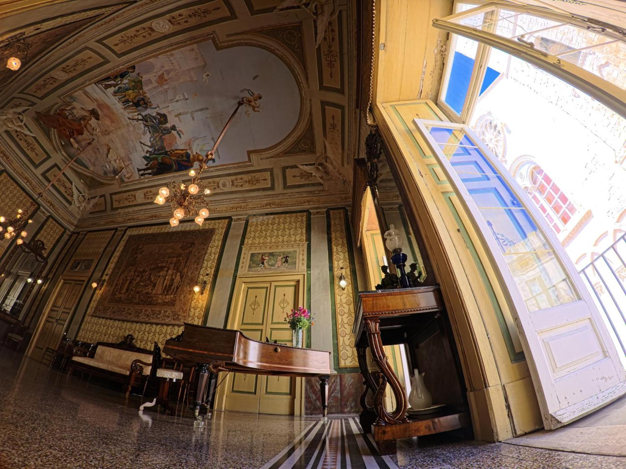 Palazzo Framarino Dei Malatesta - Noble Floor - XIV Century Giovinazzo Luaran gambar