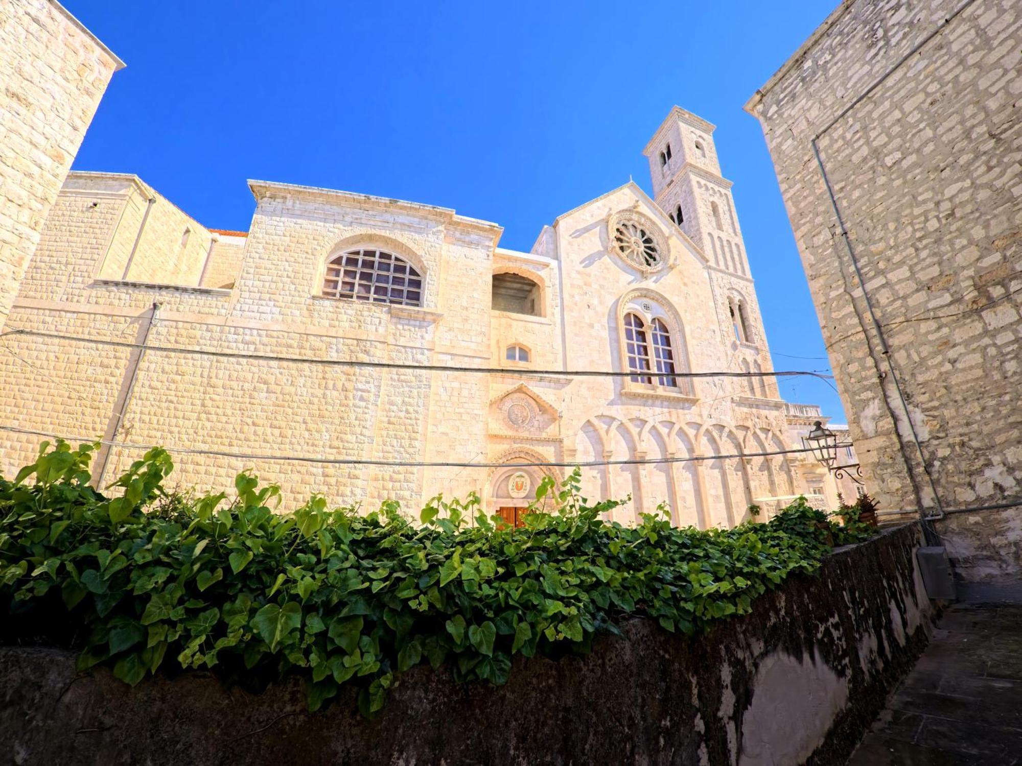 Palazzo Framarino Dei Malatesta - Noble Floor - XIV Century Giovinazzo Luaran gambar