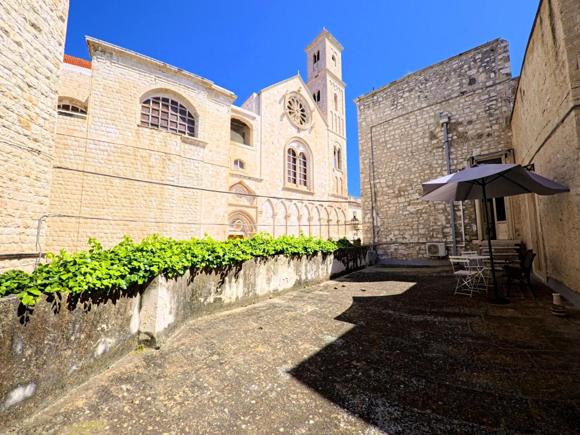 Palazzo Framarino Dei Malatesta - Noble Floor - XIV Century Giovinazzo Luaran gambar