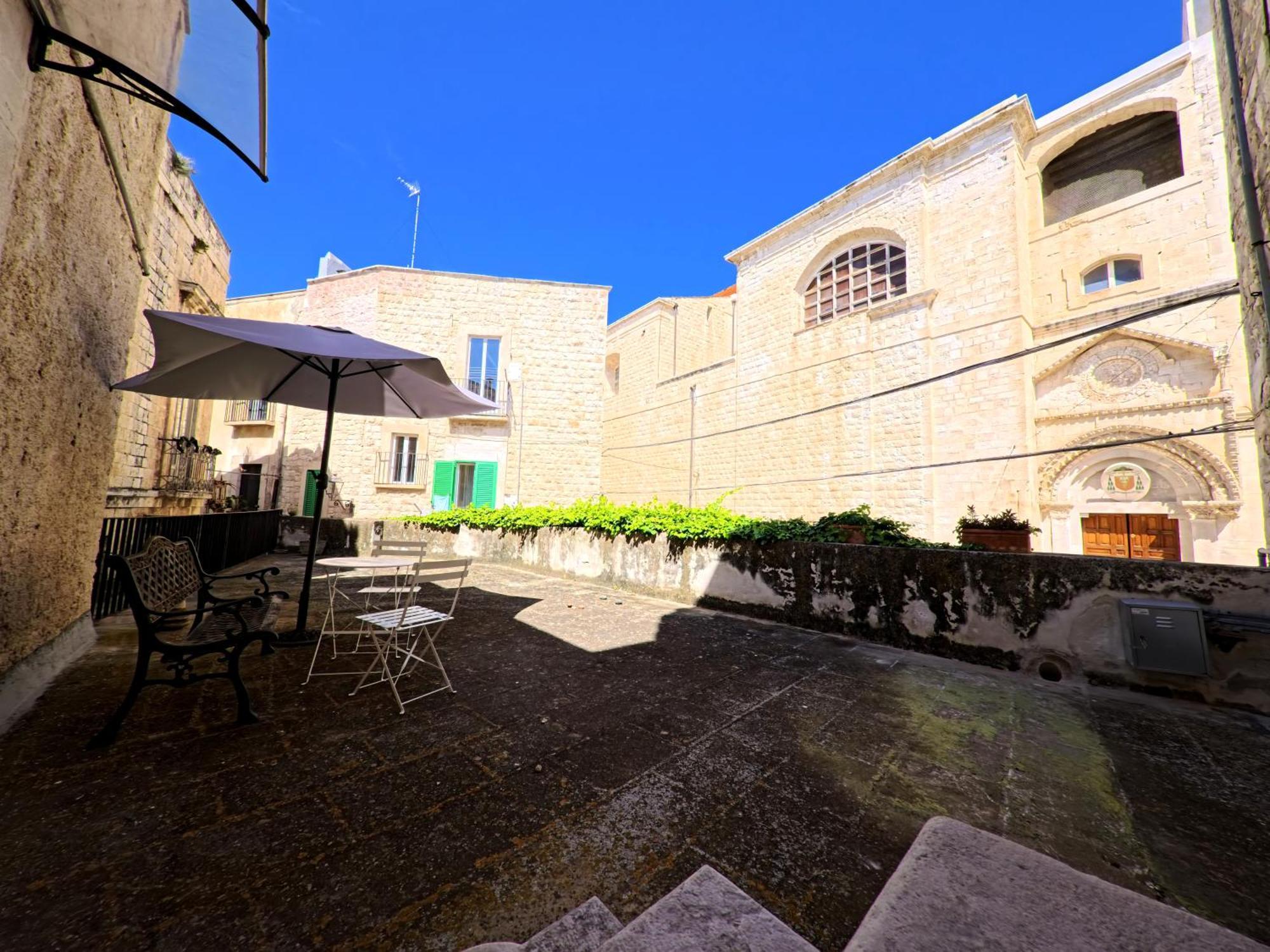 Palazzo Framarino Dei Malatesta - Noble Floor - XIV Century Giovinazzo Luaran gambar